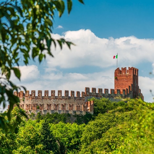 <h1 style="font-size: 28px; line-height: 1.25; margin: 0; color: white;">Veneto</h1>
