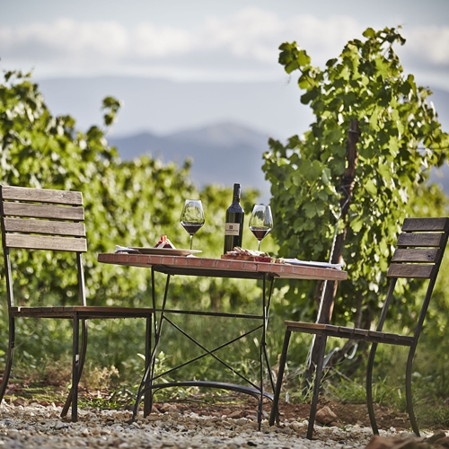 <h1 style="font-size: 28px; line-height: 1.25; margin: 0; color: white;">Südafrika</h1>