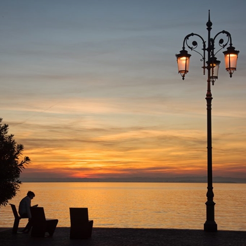 <h1 style="font-size: 28px; line-height: 1.25; margin: 0; color: white;">Veneto</h1>
