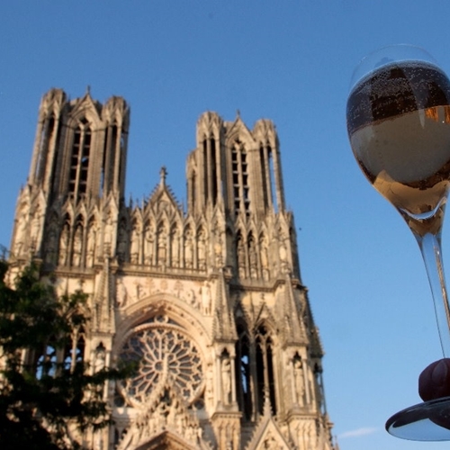 <h1 style="font-size: 28px; line-height: 1.25; margin: 0; color: white;">Champagne</h1>