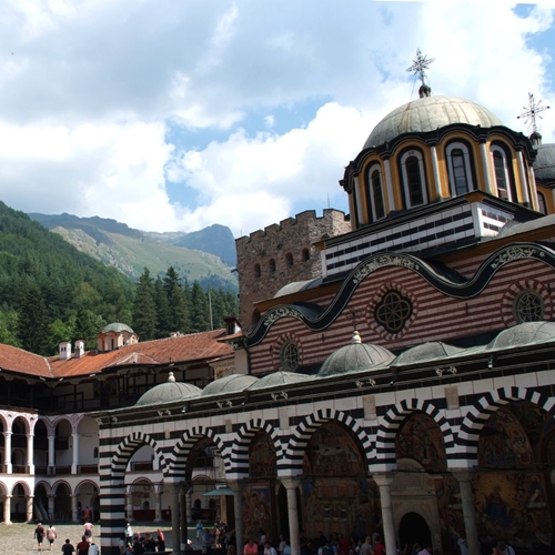 <h1 style="font-size: 28px; line-height: 1.25; margin: 0; color: white;">Bulgarien</h1>